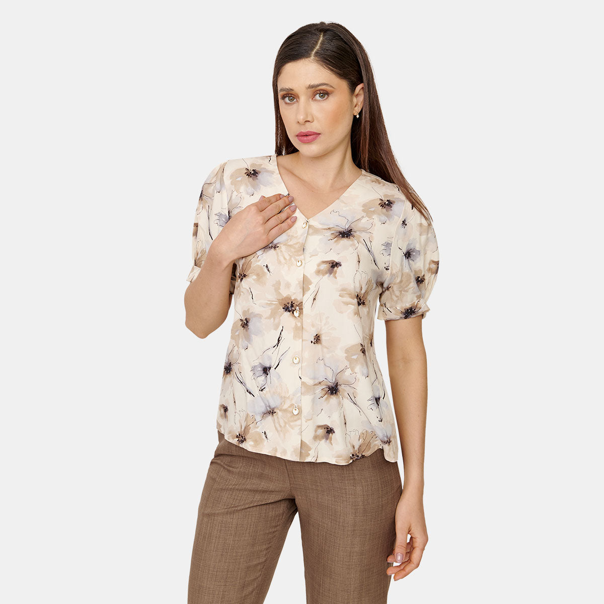 Blusa abierta con botones y estampado floral cuello V marca Vitos
