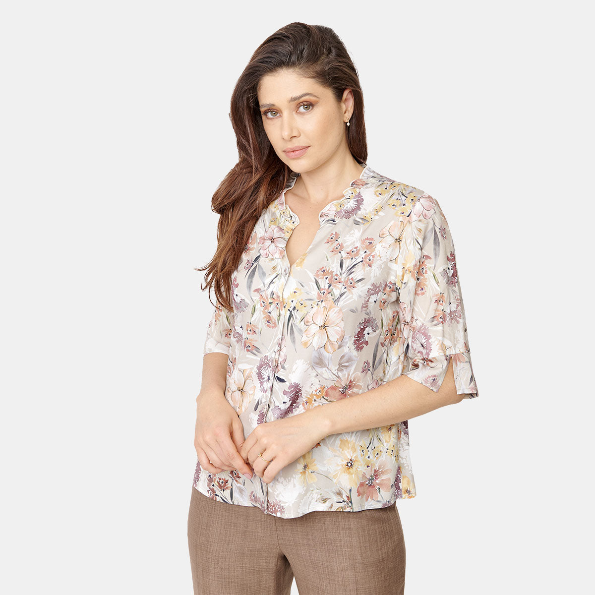 Blusa abierta con dealle de olán en el cuello Vitos