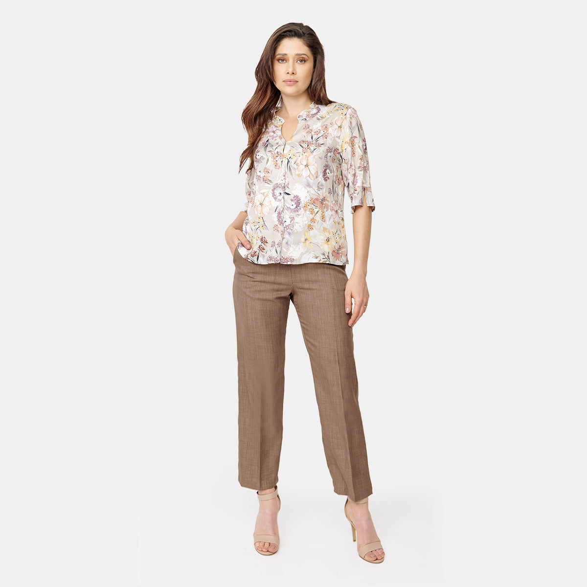 Blusa abierta con dealle de olán en el cuello Vitos