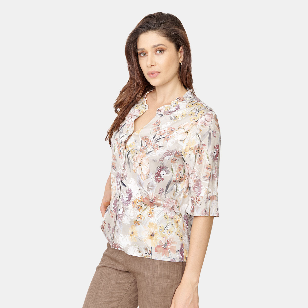 Blusa abierta con dealle de olán en el cuello Vitos