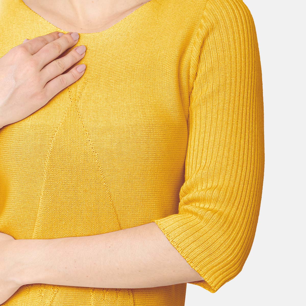 Blusa calada escote ojal color mostaza Vitos