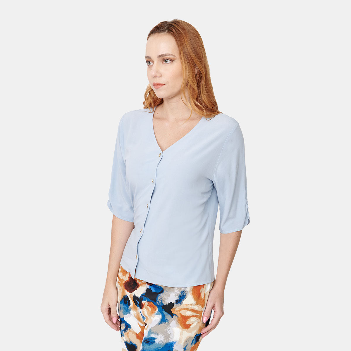 Blusa abierta con botones y escote V en color azul cielo para dama Vitos
