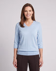 Blusa punto escote V calado manga 3/4, color cielo - Vitos