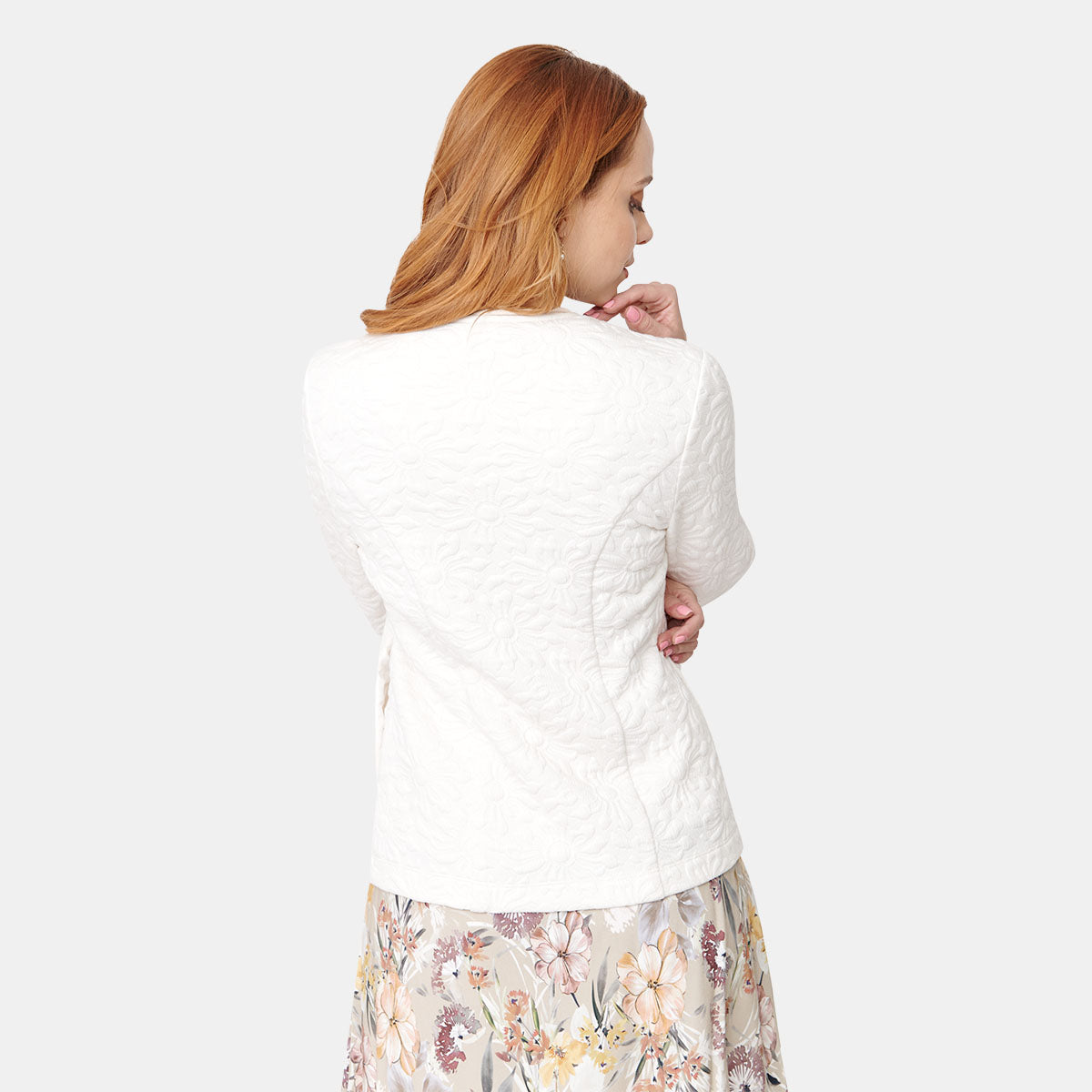 Saco blanco para dama acolchado con flores