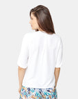 blusa blanca con detalles bordados al frente y mangas 3/4 para damas marca Vitos