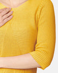 Blusa calada escote ojal color mostaza Vitos