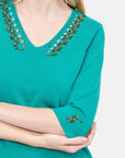 Blusa escote V bordado