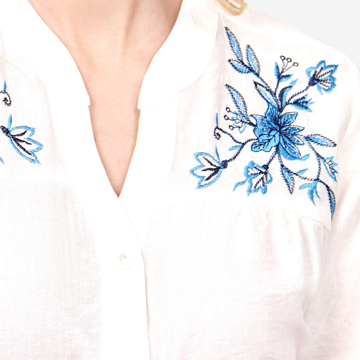 Blusa cuello mao bordado floral Loreto