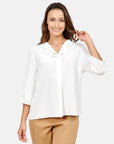 Blusa cuello V con broche Bernal