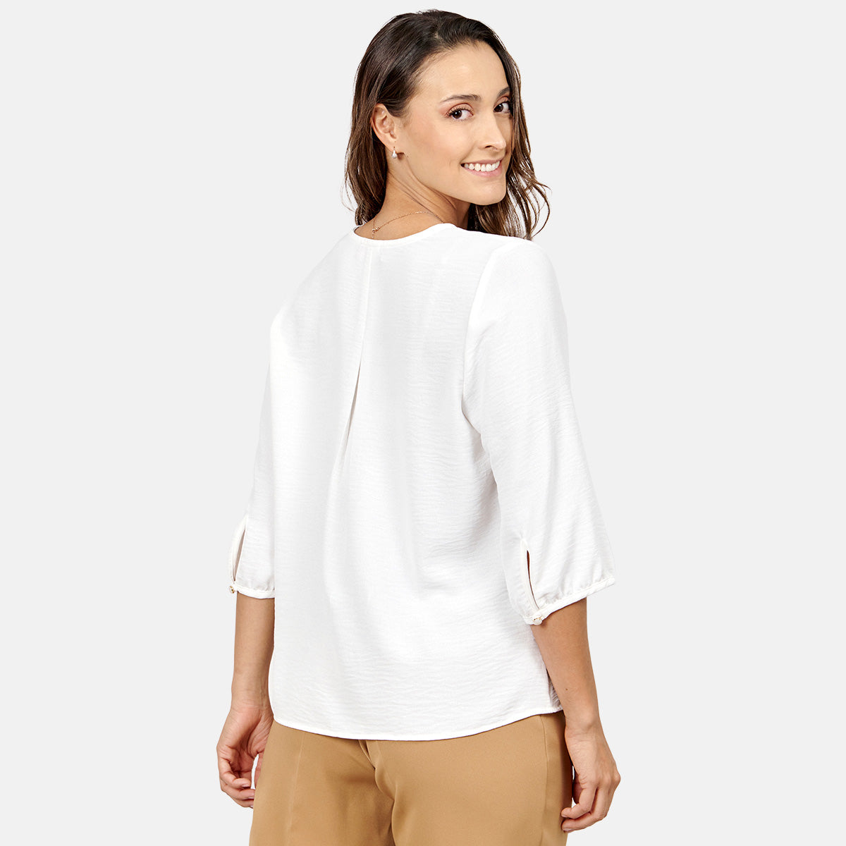 Blusa cuello V con broche Bernal