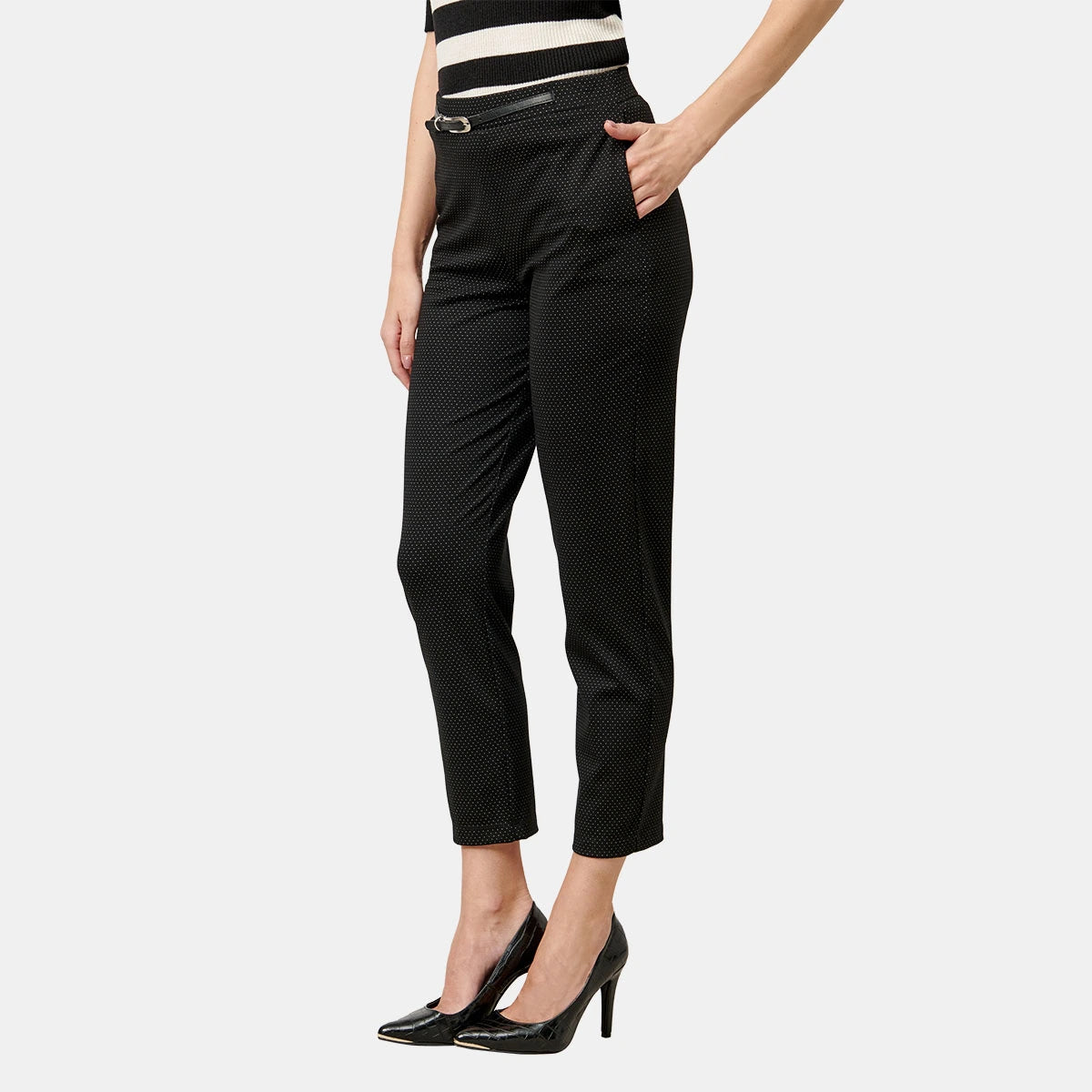 Pantalón recto con simulacion de cinturon Perla Negra