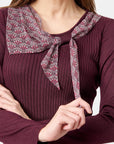 Twin stitch cuello redondo con pañuelo Marquesa