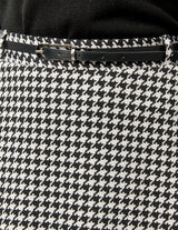 Falda a cuadros con cinturón como detalle