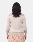 V68401 - Blusa con  puntada Keisha Curvy