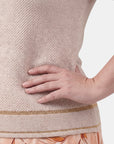 V68401 - Blusa con  puntada Keisha Curvy