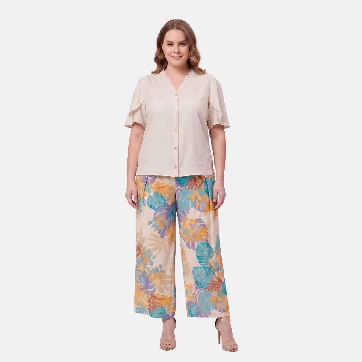V68302 - Blusa abertura con bordado Catalina Curvy