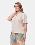 V68302 - Blusa abertura con bordado Catalina Curvy