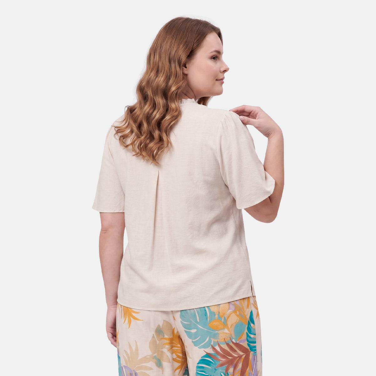 V68302 - Blusa abertura con bordado Catalina Curvy