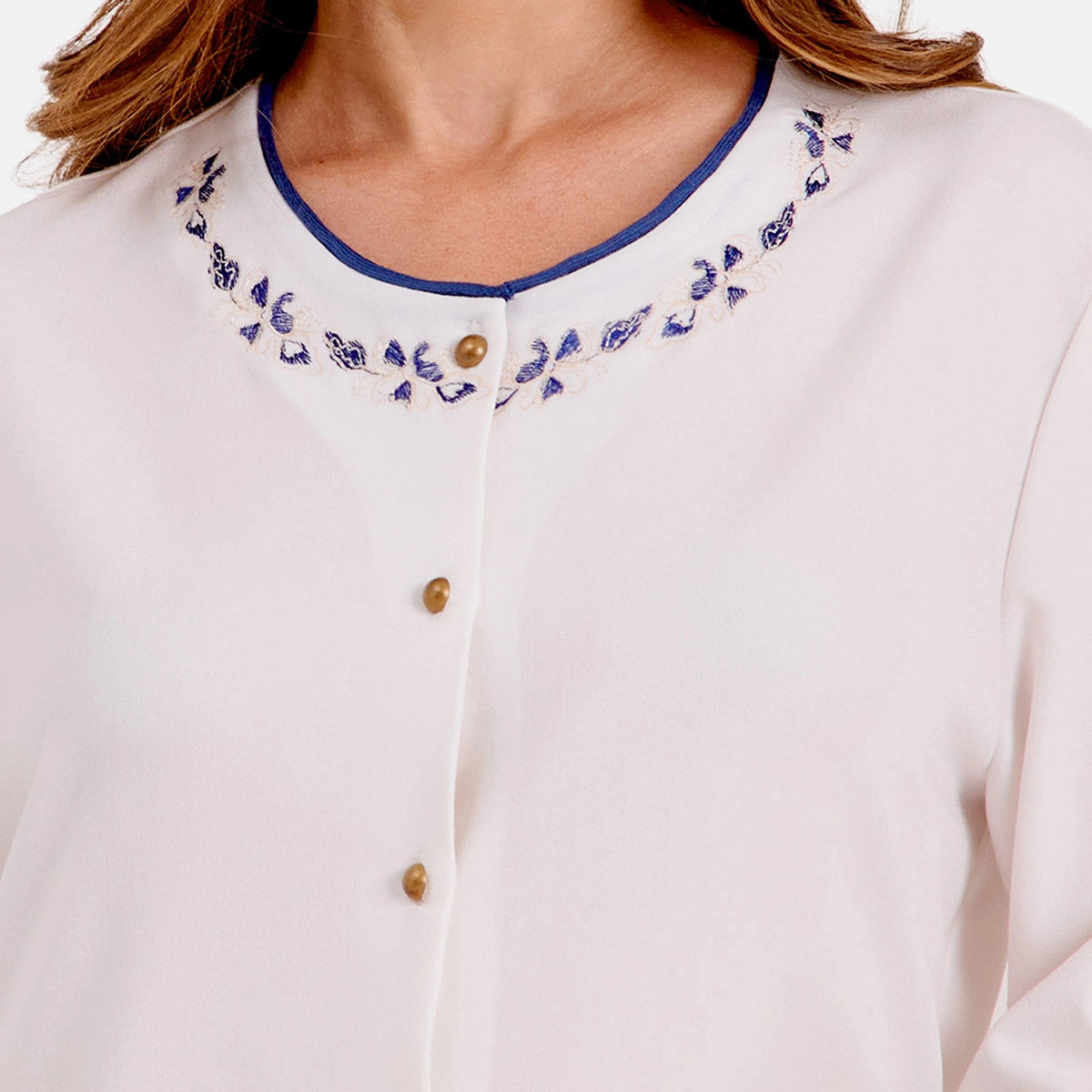 Blusa con bordado Reina