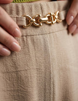 Pantalón recto beige con herraje Idris